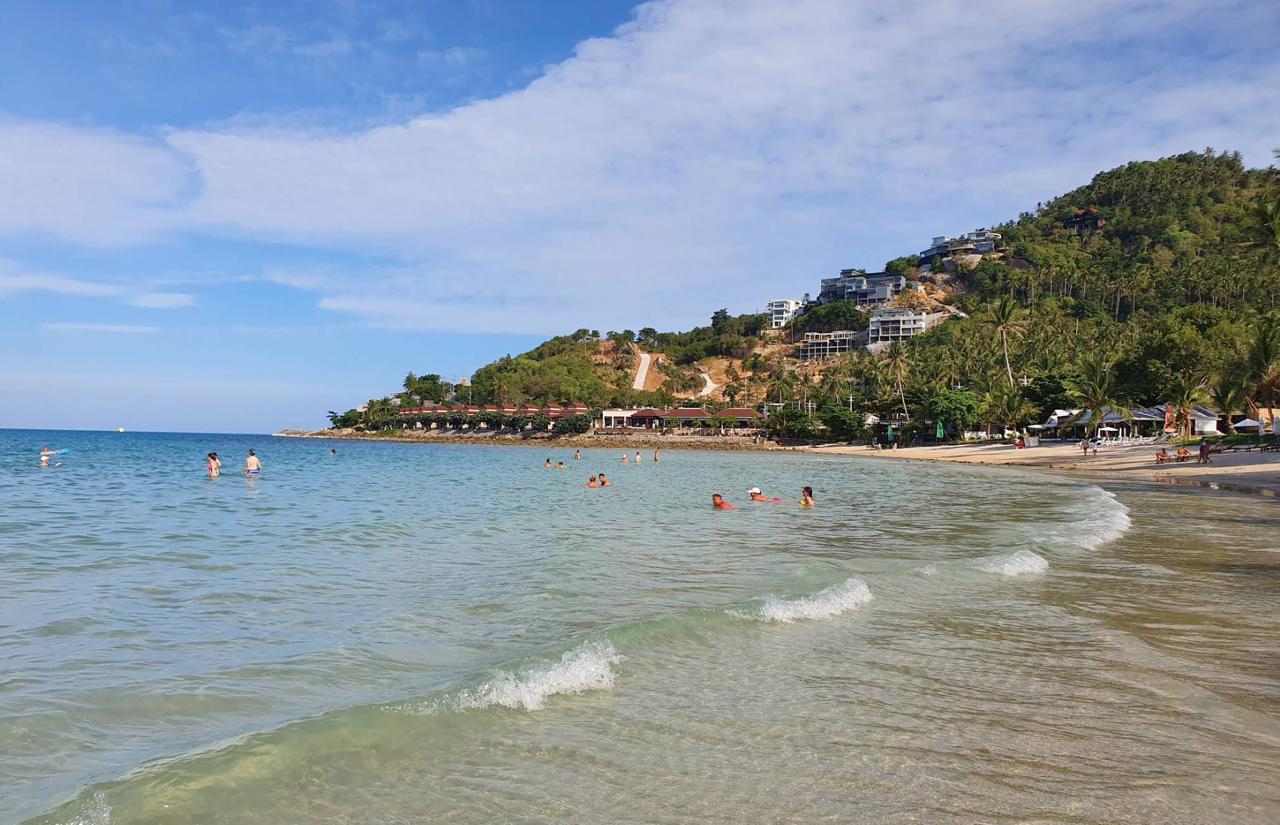 Chaweng Beach Samui clear water waves tropical sea