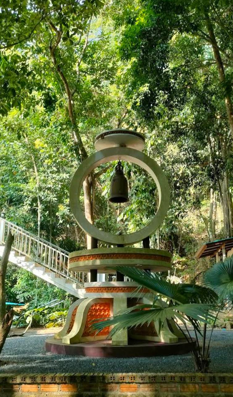Hin Lad Waterfall Samui quiet jungle peaceful nature
