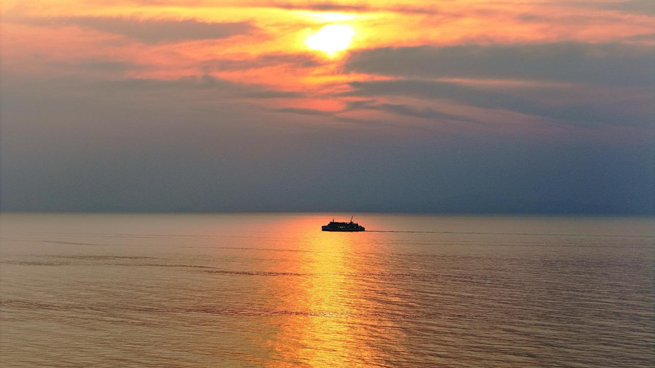 Lipa Noi Beach Samui quiet beach soft sand sunset coastline