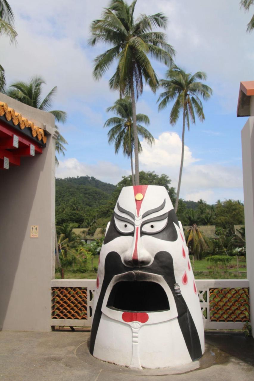 Guan Yu Shrine Samui Chinese temple Lamai colorful architecture