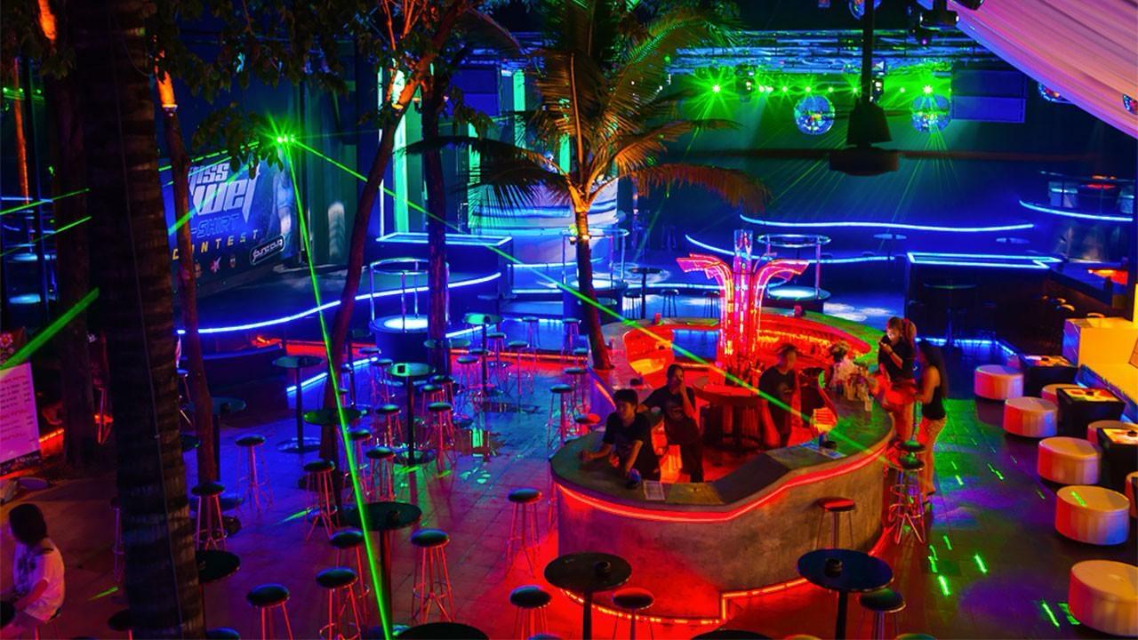 Sound Club Samui nightclub Chaweng dancefloor lights party
