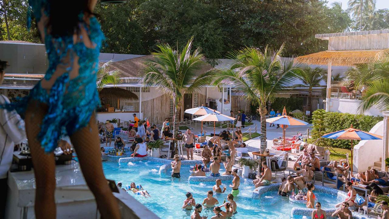 Ark Bar Samui beach party atmosphere sunset nightlife